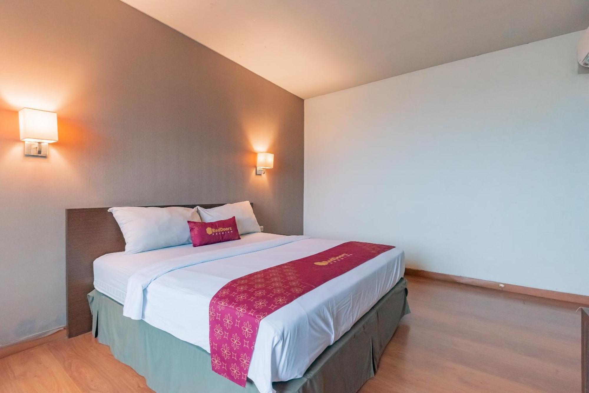 Reddoorz Premium Near Paris Van Java Mall Бандунг Екстериор снимка
