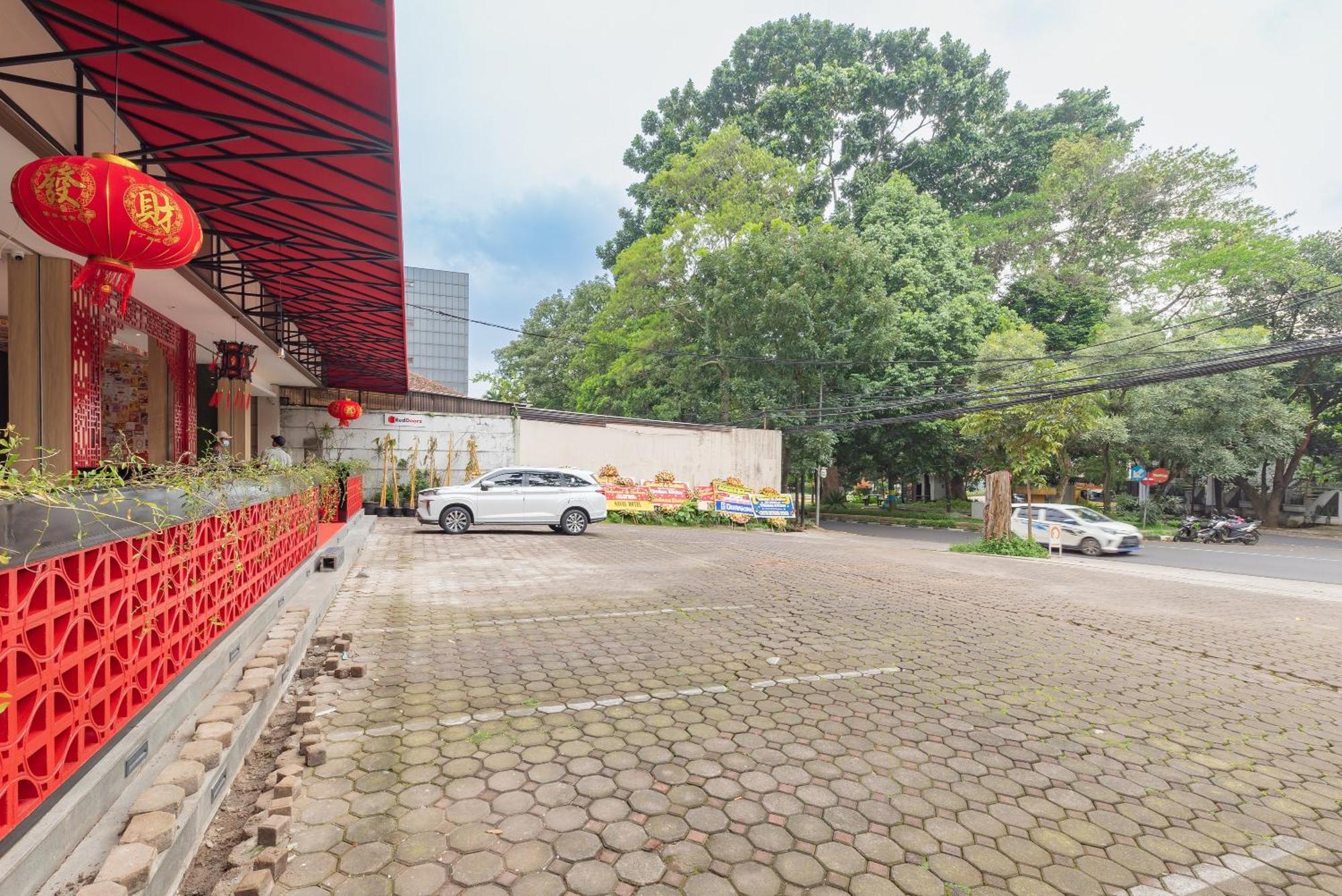 Reddoorz Premium Near Paris Van Java Mall Бандунг Екстериор снимка